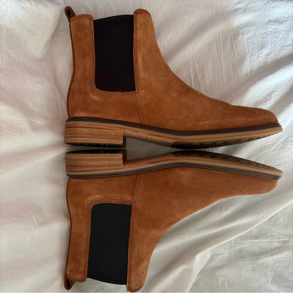 Clarks Women’s Arlo Chelsea Boots Suede Leather Size 10 Pull On - Picture 4 of 13